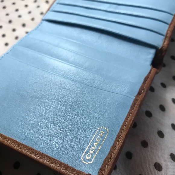 *Sold* Coach tri fold saddle wallet - Picture 4 of 4